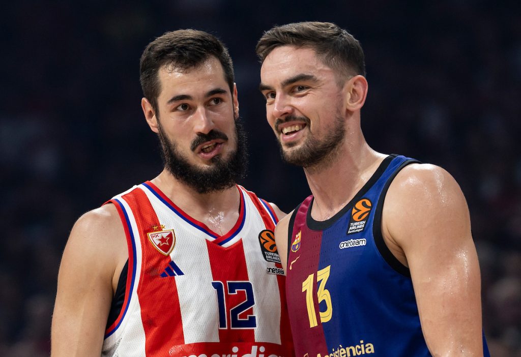 NE SMETA MU PONAŠANJE NAVIJAČA ZADRA Hrvatski novinar udario na Kalinića, nazvao ga je… (FOTO)