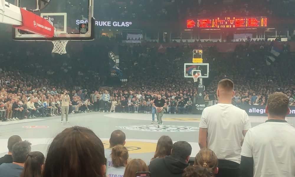 EVROLIGA NA MAX Boki Perić šutirao sa pola terena, MaxBet donirao milion dinara u humanitarne svrhe (VIDEO)