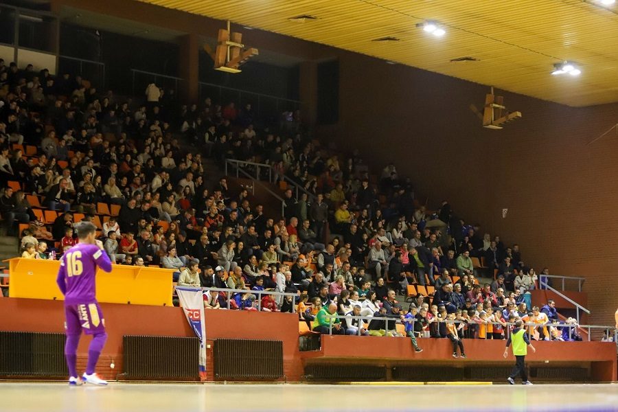 FUTSAL JE I DALJE U MODI Ovo je za primer! Prepuna dvorana u Vrbasu gledala derbi druge lige protiv Crvene zvezde! (VIDEO)