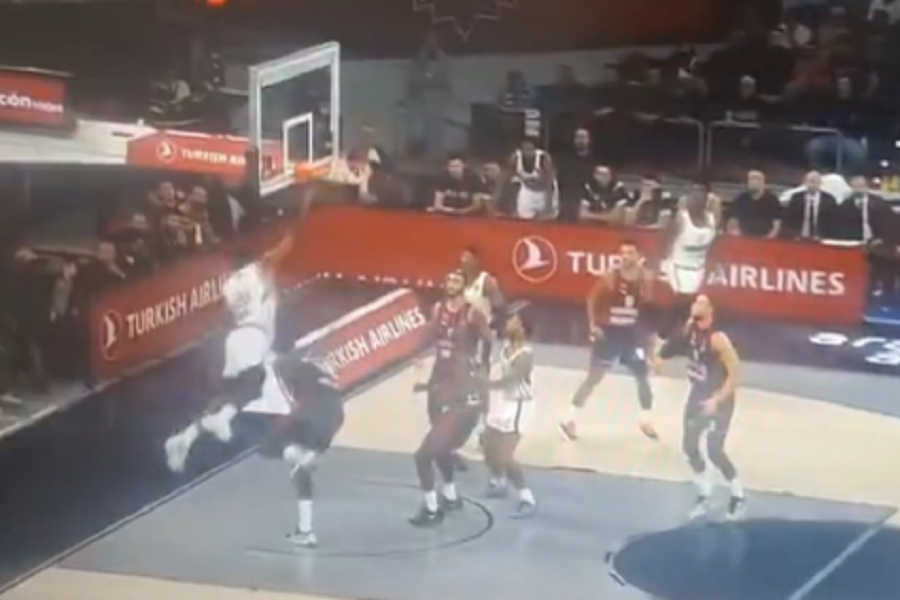 AUUUU, ŠTA JE OVO? Buuum! Karlik i Tajrik! „Alej up“ košarkaša Partizana zbog kojeg su se svi uhvatili za glavu (VIDEO)