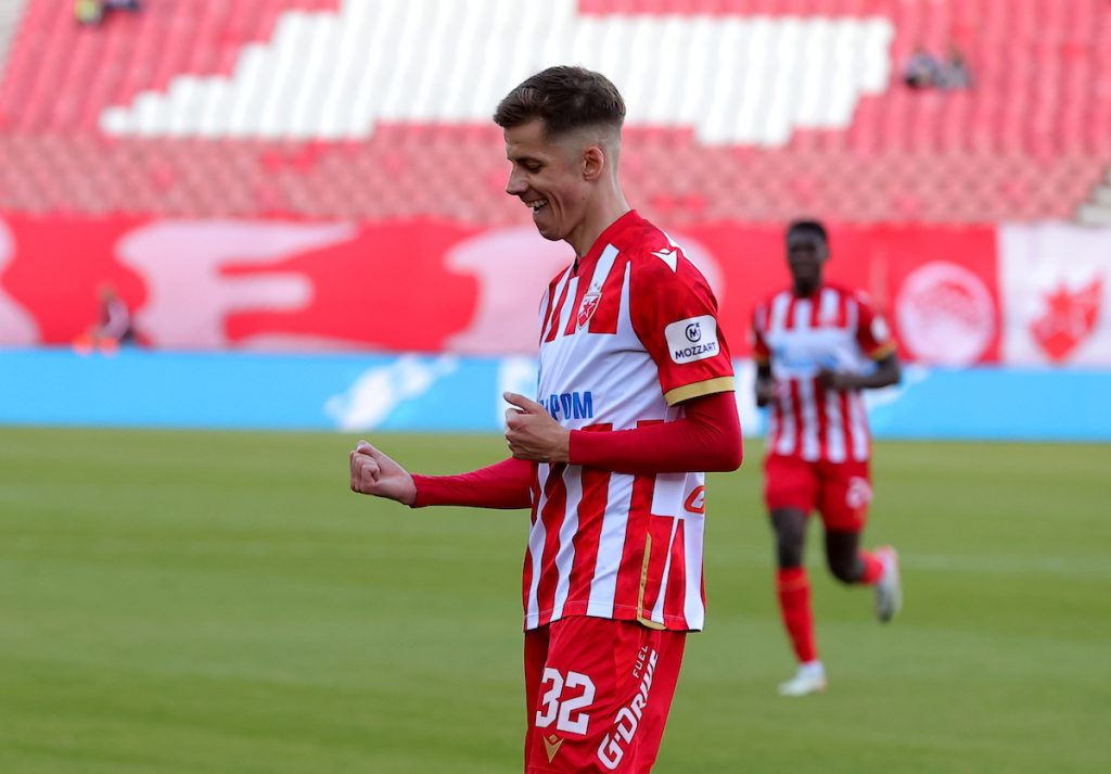 ŠAMPION DOMINIRA Zvezda na poluvremenu vodi 3:0, het-trik Luke Ilića! (VIDEO)