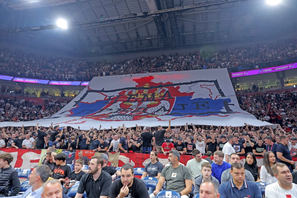 PREMIJERA Nema više himne Evrolige, ali su „delije“ ostale dosledne! (VIDEO)