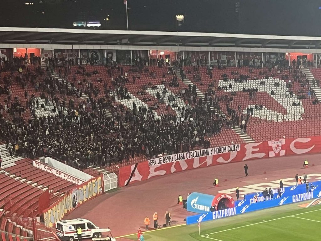„DELIJE“ ODAJU POČAST STRADALIMA Tišina na severu zbog tragedije u Novom Sadu (VIDEO)