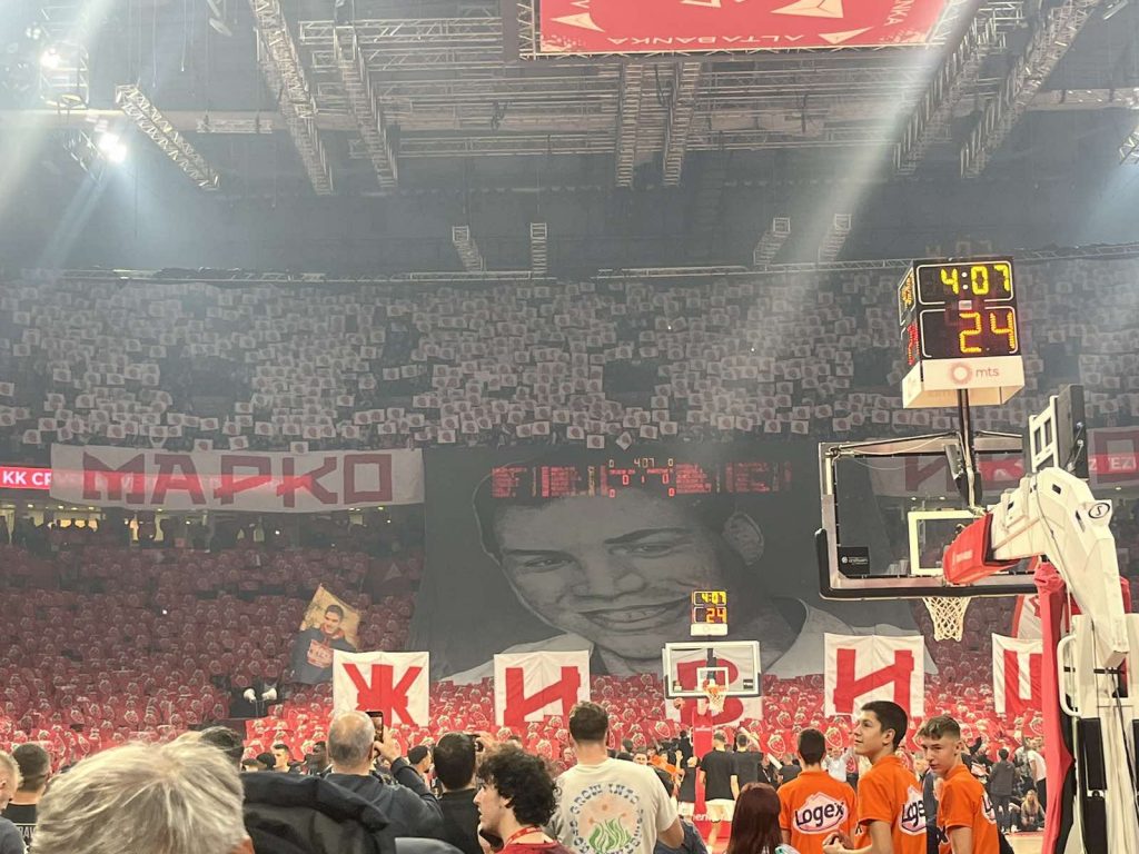 DECENIJA OD TRAGEDIJE „Delije“ ne zaboravljaju Marka Ivkovića Jagodu! „Grobari“ se poneli gospodski (VIDEO)