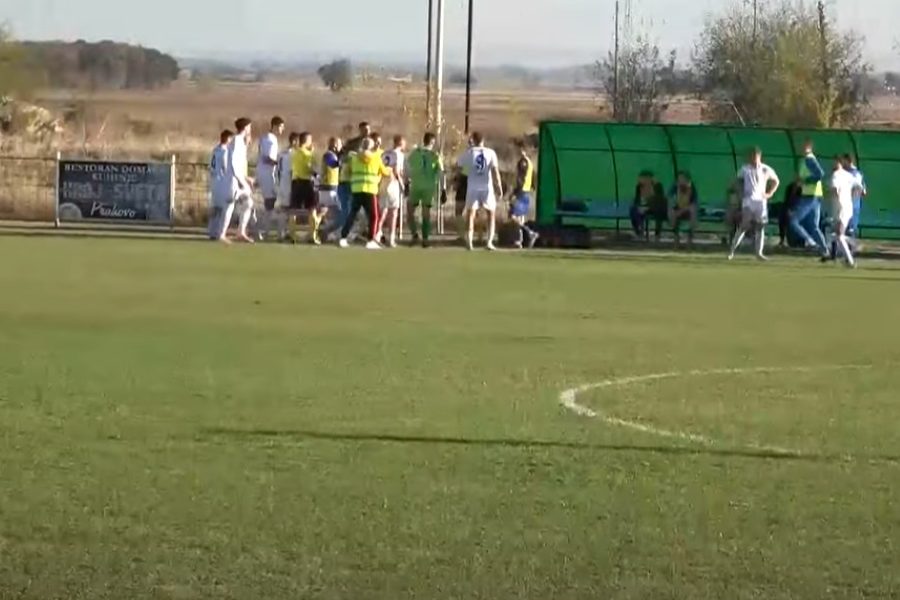 SVEGA IMA U SRPSKOM FUDBALU Golman Timoka davio pomoćnog sudiju jer nije podigao zastavicu (VIDEO)