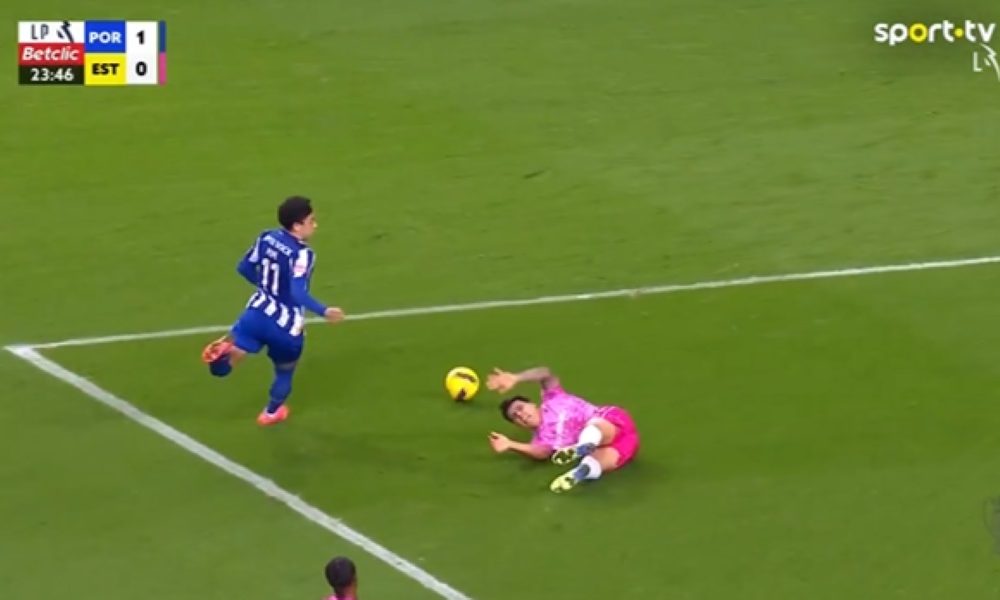ALAL VERA, LEGENDO Mogao je da postigne gol, ali nije kad je video u kakvom je stanju protivnik! Fer-plej potez godine igrača Porta (VIDEO)