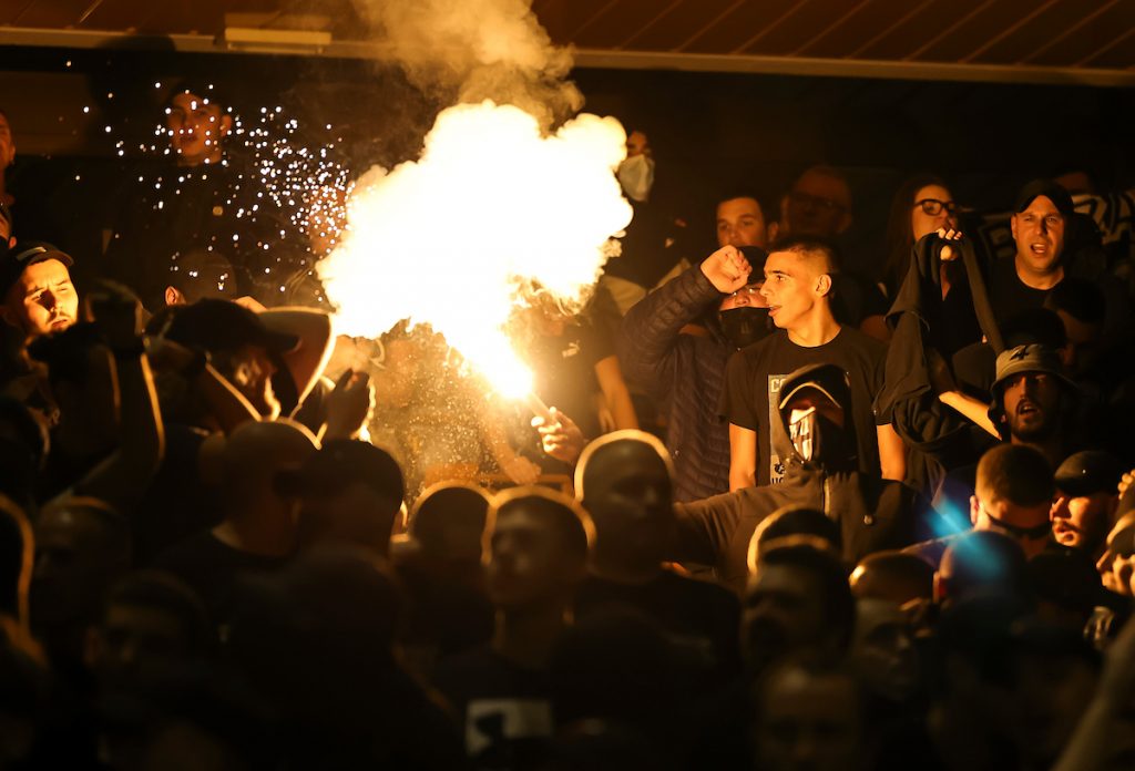 Grobari Leva strana zapalili obeležja: Radikalan potez koji je uzdrmao navijačku scenu (FOTO)