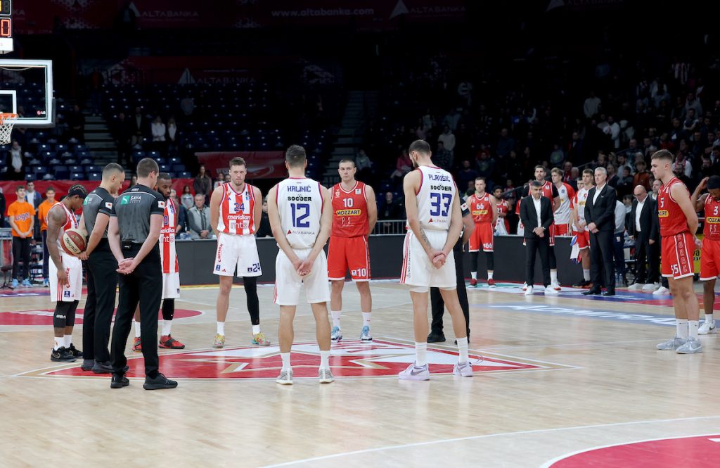 GOSPODSKI Zvezda održala minut ćutanja pred meč sa Borcem za preminulog navijača Partizana