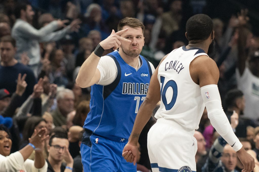 OGROMAN HENDIKEP ZA DALAS Luka Dončić napustio dvoranu na štakama