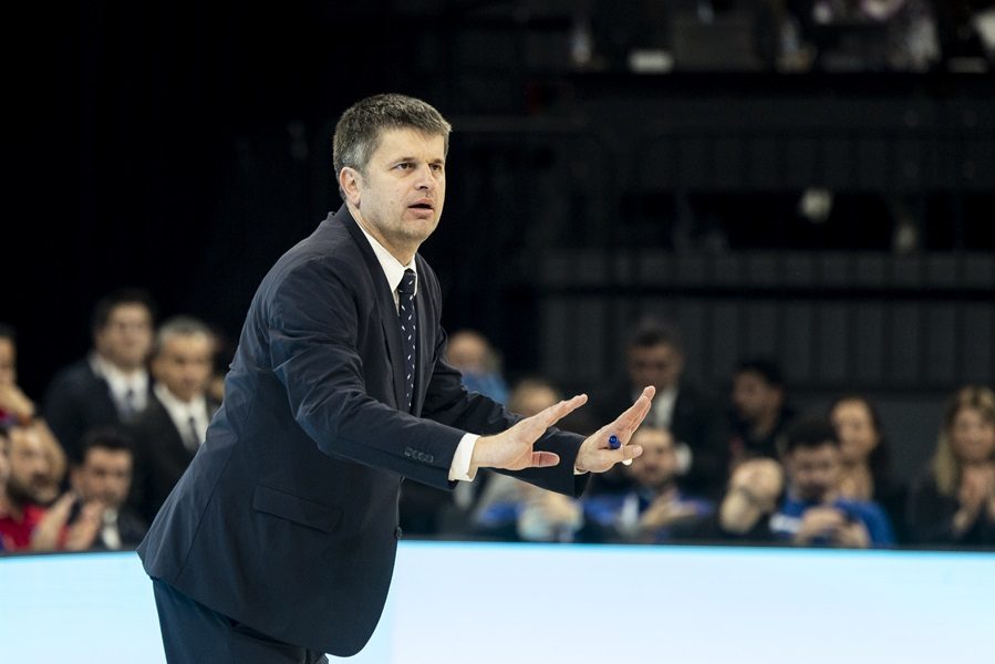 GOTOVO Efes imenovao novog trenera! Mijatović najverovatnije ostaje u stručnom štabu