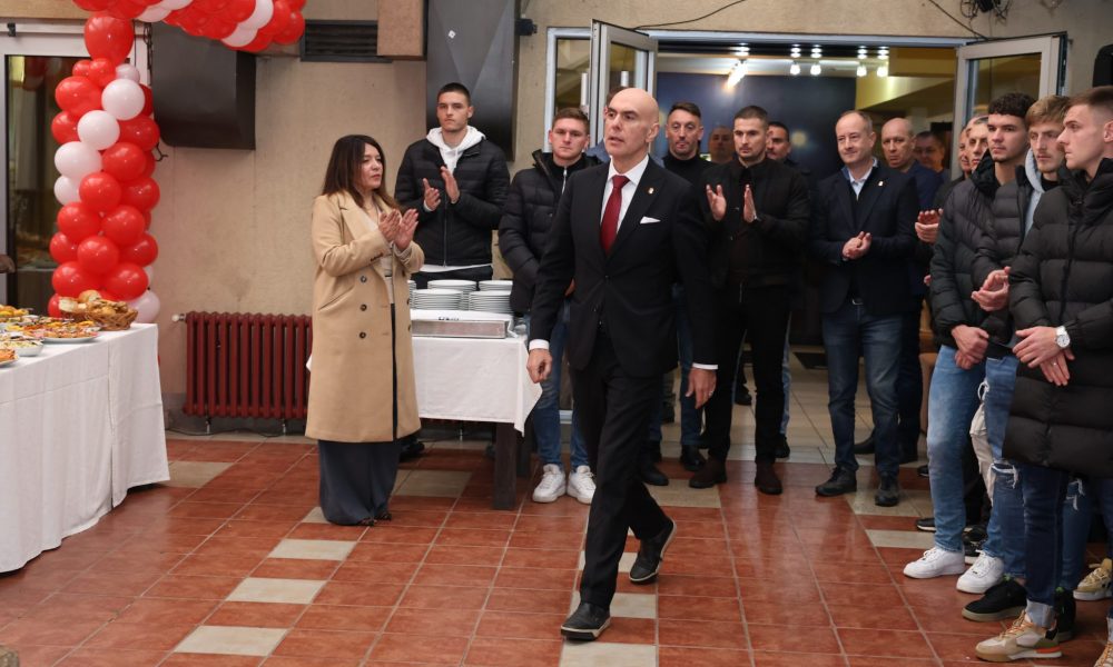 Ovo više nije vest: Još jednom odbijena ostavka Nenezića u Napretku