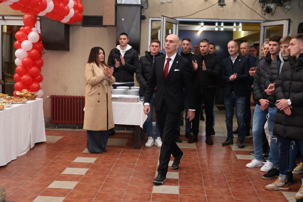Ovo više nije vest: Još jednom odbijena ostavka Nenezića u Napretku