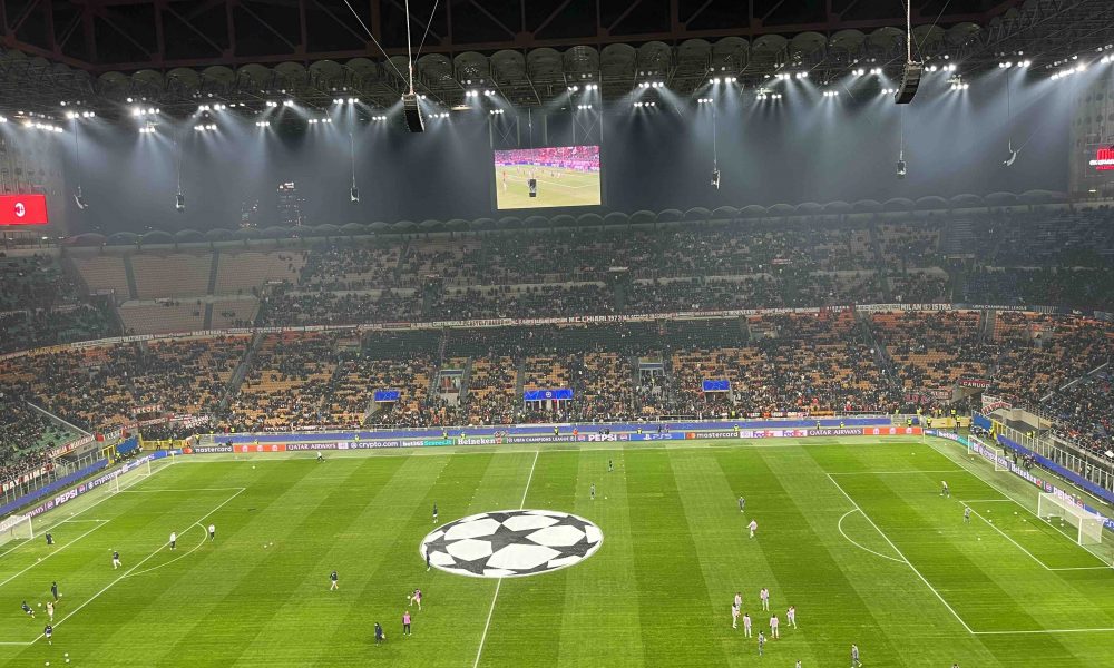ATMOSFERA NA „SAN SIRU“ Stadion daleko od popunjenog, tu su i navijači Zvezde (VIDEO)