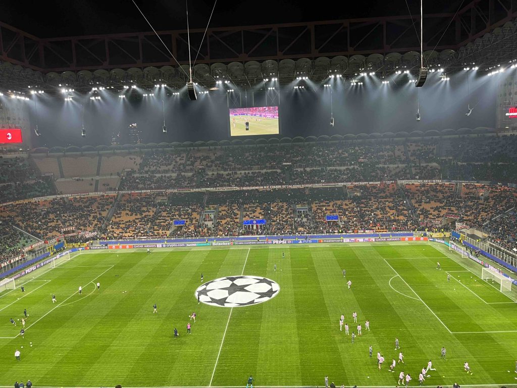 ATMOSFERA NA „SAN SIRU“ Stadion daleko od popunjenog, tu su i navijači Zvezde (VIDEO)