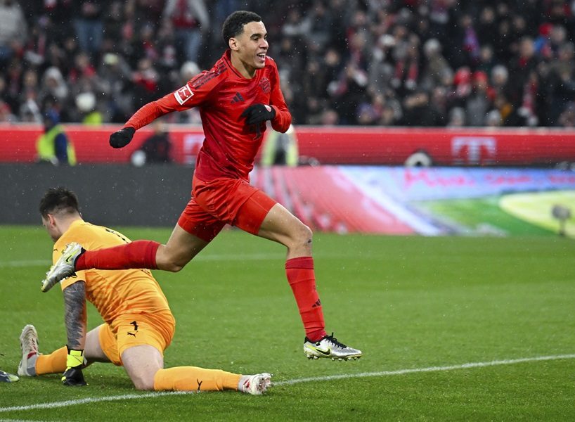 BUNDESLIGA Bajern i Leverkuzen strepeli u finišu, ali slavili! Meč u Minhenu obeležio veliki kiks Upamekana (VIDEO)