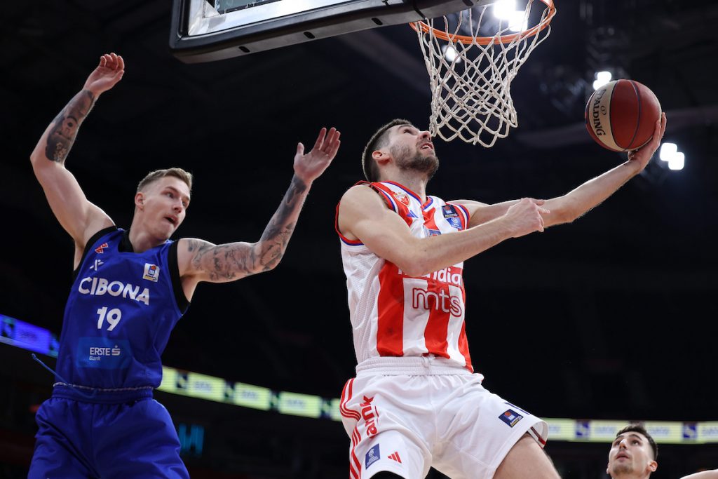 POLUVREME Braun gleda Zvezdu, šampion s pola snage odrađuje posao (VIDEO)