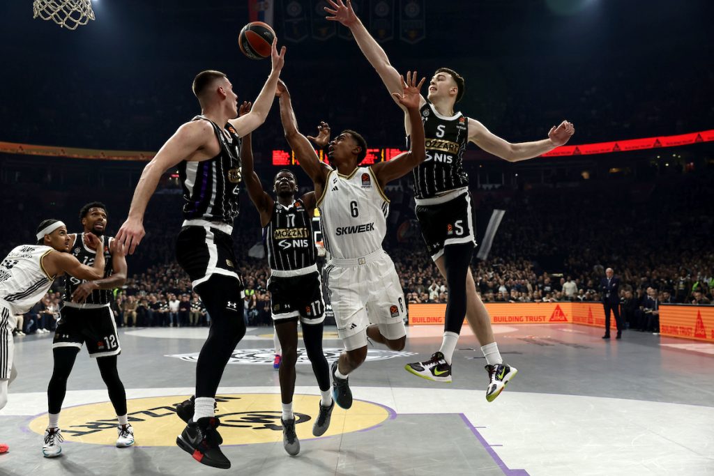 Oslabljeni Partizan juri pobedu u Lionu! Prva „meč lopta“ za crno-bele