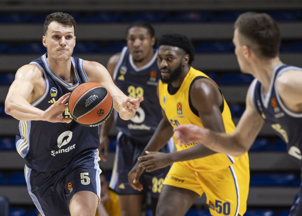 EVROLIGAŠKO ZAGREVANJE ZA SRPSKI DERBI Alba lako preskočila Zvezdin kamen spoticanja, Ledej se poigrao sa prvakom Evrope (FOTO/VIDEO)