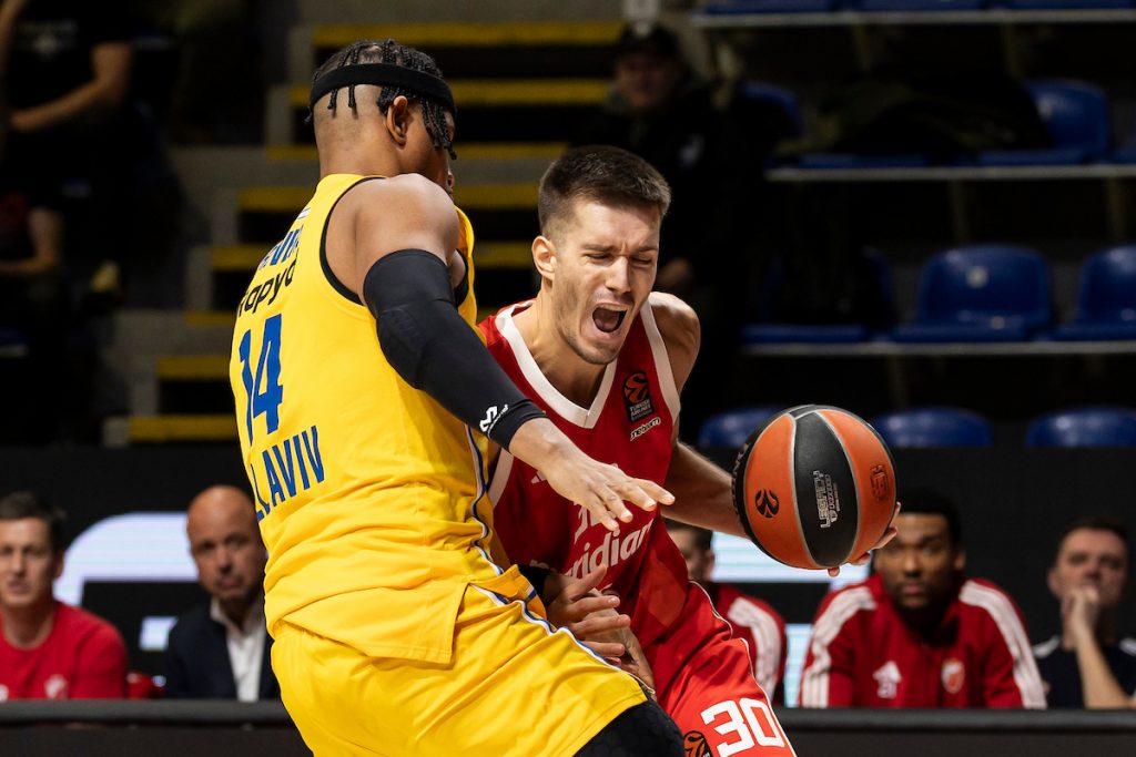 ZVEZDA ISPOD SVOG NIVOA Makabi ima dvocifreno vođstvo na pauzi! Teodosić jedina svetla tačka (VIDEO)