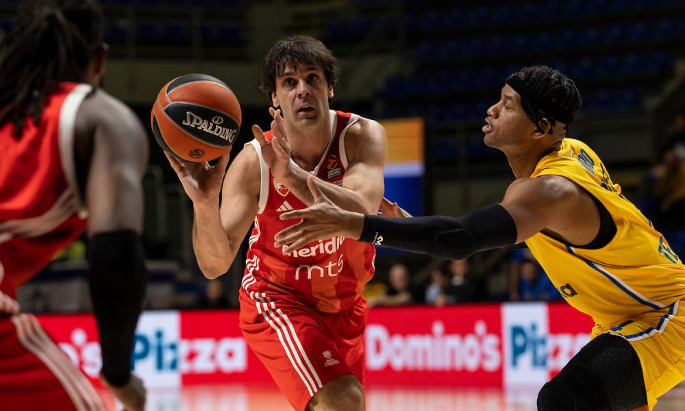 PIONIR MU KLIČE Ovacije za Teodosića! Iskusni plejmejker održava Zvezdu u igri (VIDEO)