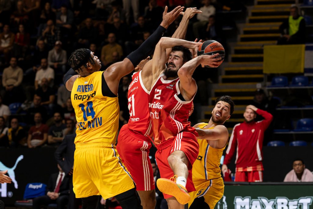 NEPREPOZNATLJIVA ZVEZDA Makabi slavio u „Pioniru“! Teodosić briljirao, ali je izostala pomoć saigrača (VIDEO)