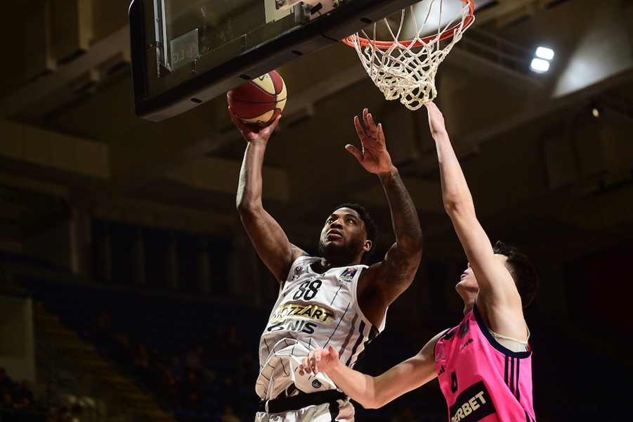 BUĐENJE NA VREME Partizan gubio sa 10 razlike, ali pobedio Megu posle produžetka (VIDEO)