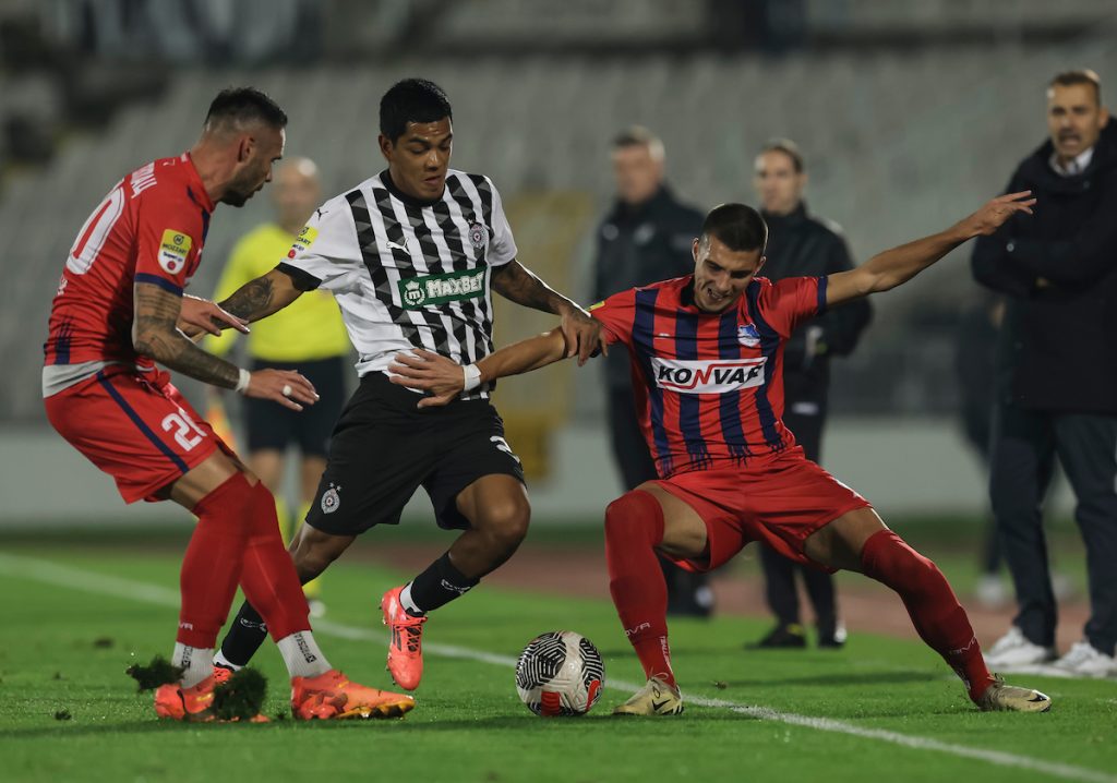 PROBLEM TEREN Tekstilac dočekuje Partizan na novom stadionu (FOTO)