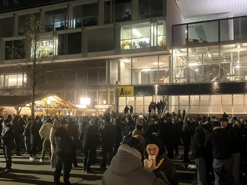 ATMOSFERA ISPRED „VANKDORFA“ Štandovi sa hranom, pićem i navijačkim rekvizitima! (FOTO/VIDEO)