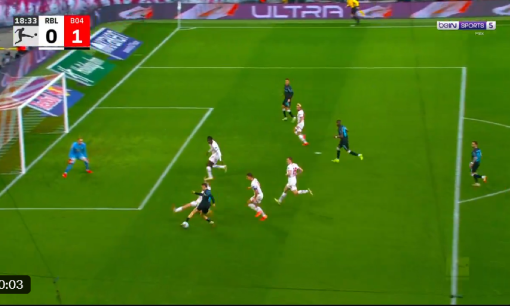 POSLAO GA NA TRIBINE Au, kakav dribling momka kome je Marko Marin bio idol!? Nemac je čudo, pogledajte ovaj potez (VIDEO)
