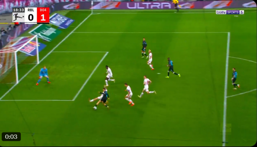 POSLAO GA NA TRIBINE Au, kakav dribling momka kome je Marko Marin bio idol!? Nemac je čudo, pogledajte ovaj potez (VIDEO)