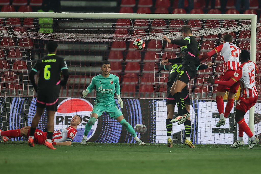 „MARAKANA“ OVO NE PAMTI Zvezda je primila tri gola posle kornera! Nije opet De Jong, ali jeste Flamingo! Gde je pošao Glazer? PSV nokautirao prvaka Srbije… (VIDEO)