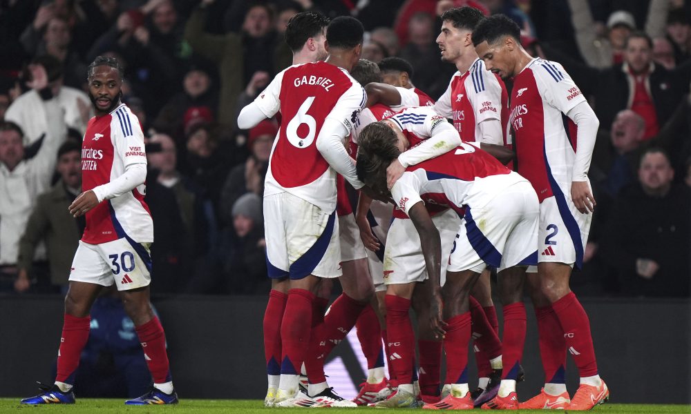 PREMIJER LIGA Ranjeni Arsenal dobio komšijski derbi… Drži korak za „redsima“, ali…