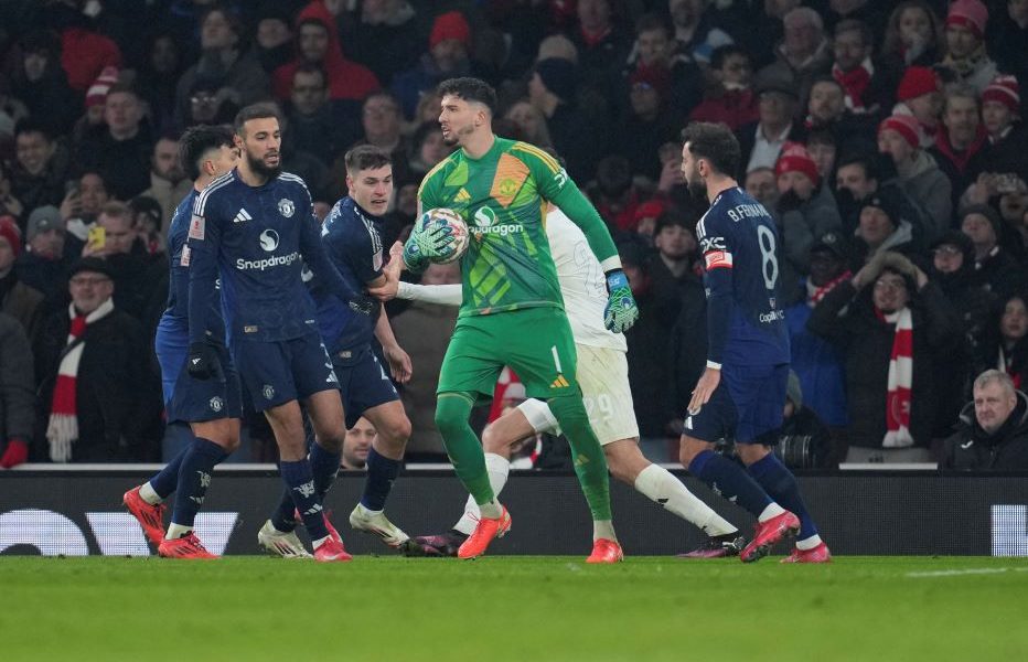 DRAMA U LONDONU „Crveni đavoli“ izbacili Arsenal… Turčin junak Junajteda! (VIDEO)