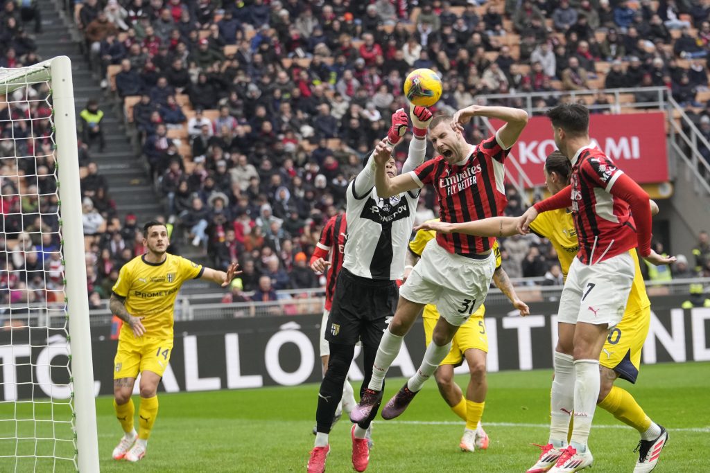 DRAMA NA „SAN SIRU“ Milan u nadoknadi vremena preokrenuo protiv Parme! Pavloviću prvo poništen gol, a onda je asistirao za pobedu! Igrao Jović i promašio… (VIDEO)