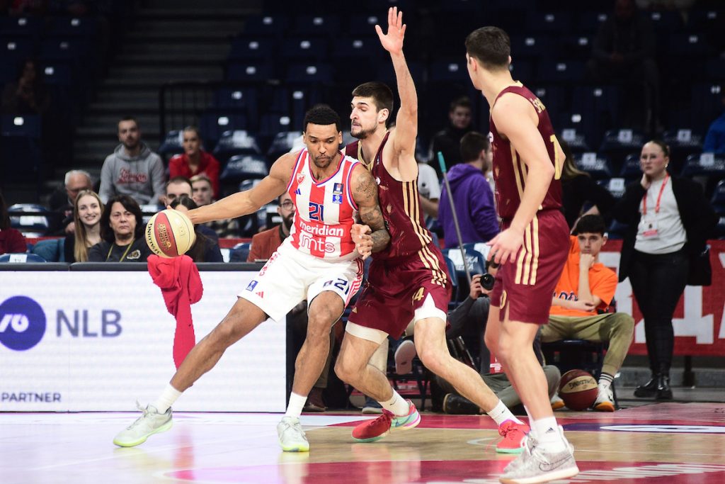 POLUVREME U ARENI Opuštena Zvezda na plus osam protiv dece iz Železnika