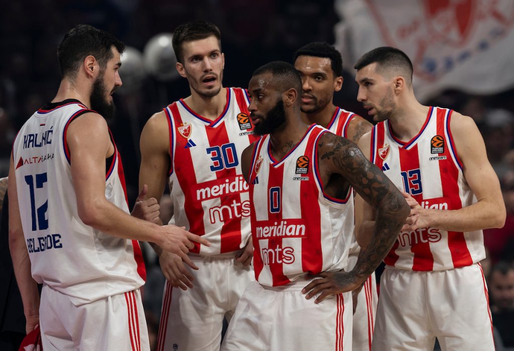 VELIKI UDARAC ZA CRVENO-BELE Reprezentativac Srbije napustio teren zbog povrede! (VIDEO)