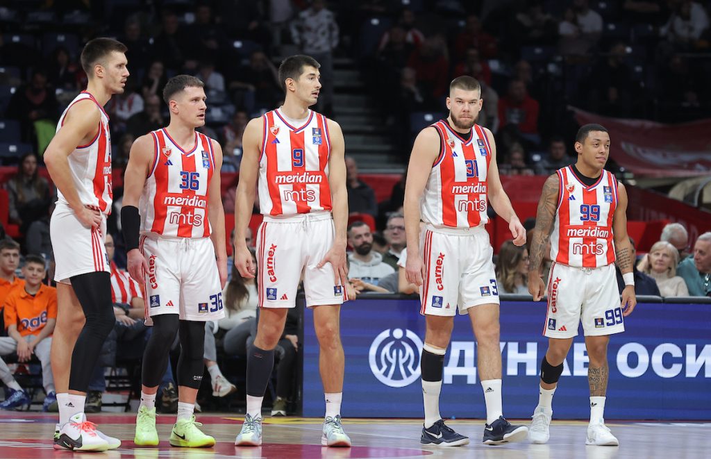 PROBLEM ILI PREDOSTROŽNOST? Važan igrač Zvezde napustio teren držeći se za mišić! Do kraja se nije vraćao na teren