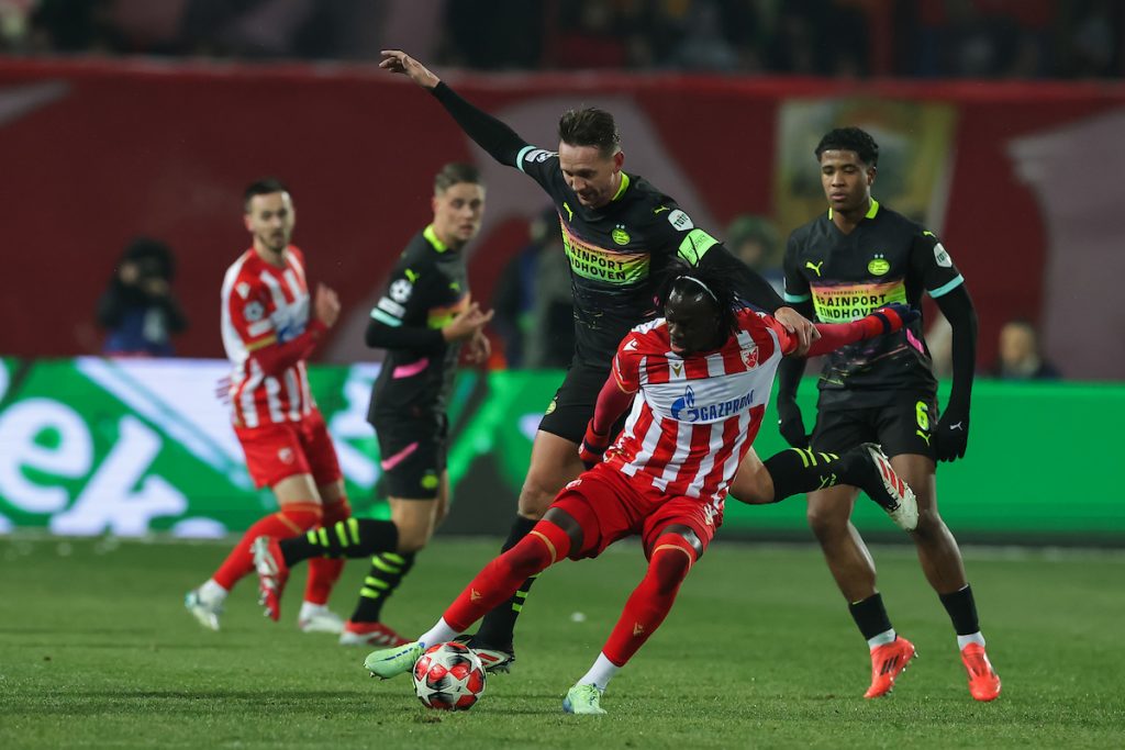 TU JE JEDAN, IMA LI VREMENA ZA JOŠ? Zvezda smanjila na 3:1, Šerif otključao odbranu PSV (VIDEO)