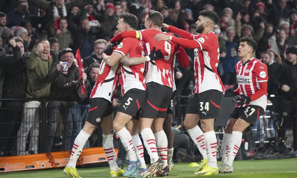PSV prihvatio Ajaksov poklon s mašnom! „Filipsovci“ odbranili titulu