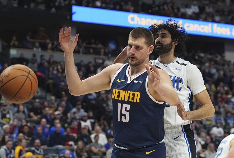 NIKOLA JE MAGIČAN, A NE ORLANDO Jokić 24. tripl-dablom sezone obezbedio Denveru petu pobedu u nizu (VIDEO)