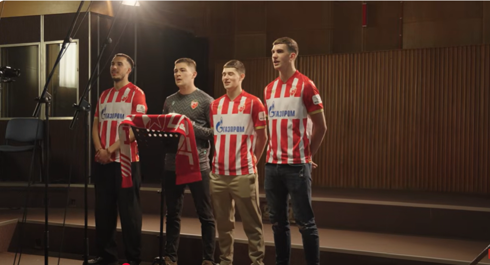 HIMNA U SVETLU NOVE EPOHE Fudbaleri i košarkaši Crvene zvezde zapevali „Mladići borovi, devojke jele“ (VIDEO)