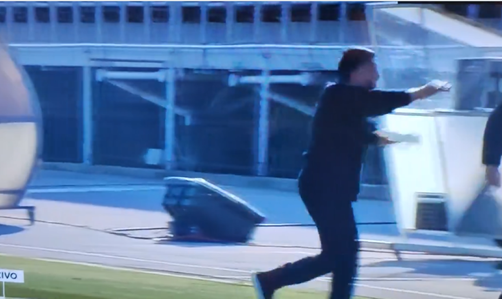 HAJDUK GUBI, ALI I KADA VODI ITALIJAN „LUDI“ Gatuzo gurnuo svog pomoćnika i oterao ga sa klupe! Dobio žuti karton! (VIDEO)
