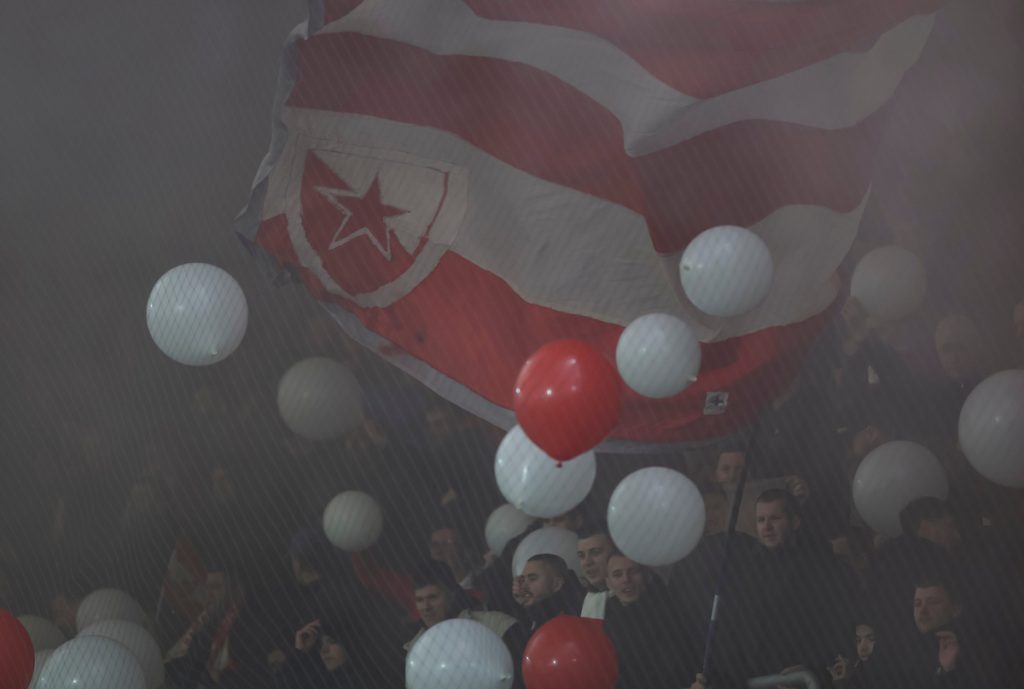 Zvezda časti navijače za meč sa Radničkim