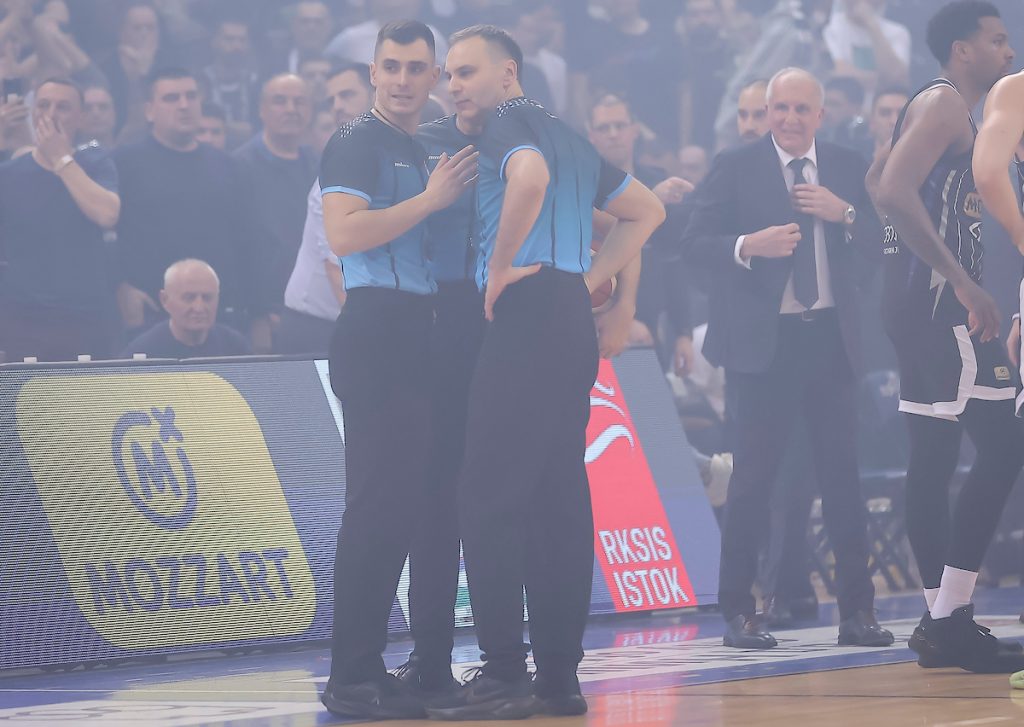 DETALJ O KOME BRUJI CELA SRBIJA Pojavio se snimak koji pokazuje zbog čega je Partizan tražio da se ponovi bacanje Džonsa! Na TV-u se nije videlo! (VIDEO)