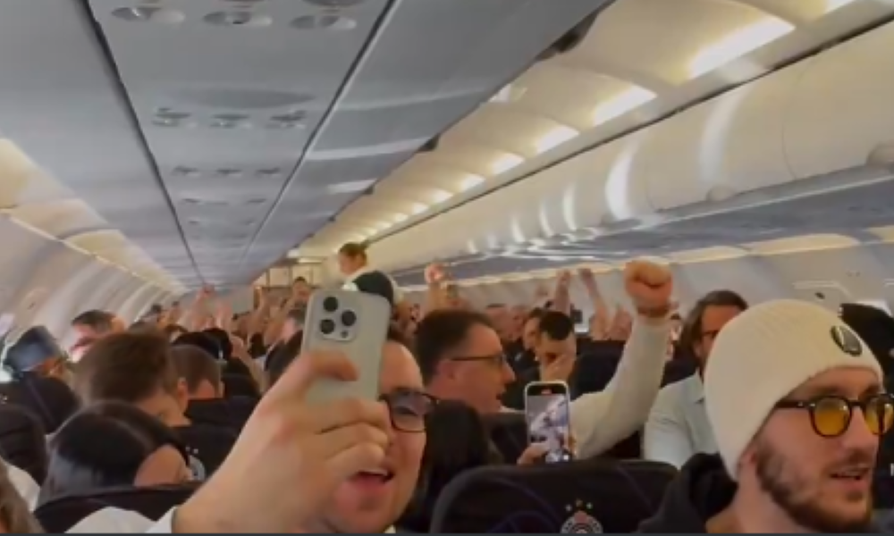 NAVIJAČI I KOŠARKAŠI NA VISINI ZADATKA Orila se pesma u avionu! „Grobari“ zajedno sa igračima otputovali za Monako (VIDEO)