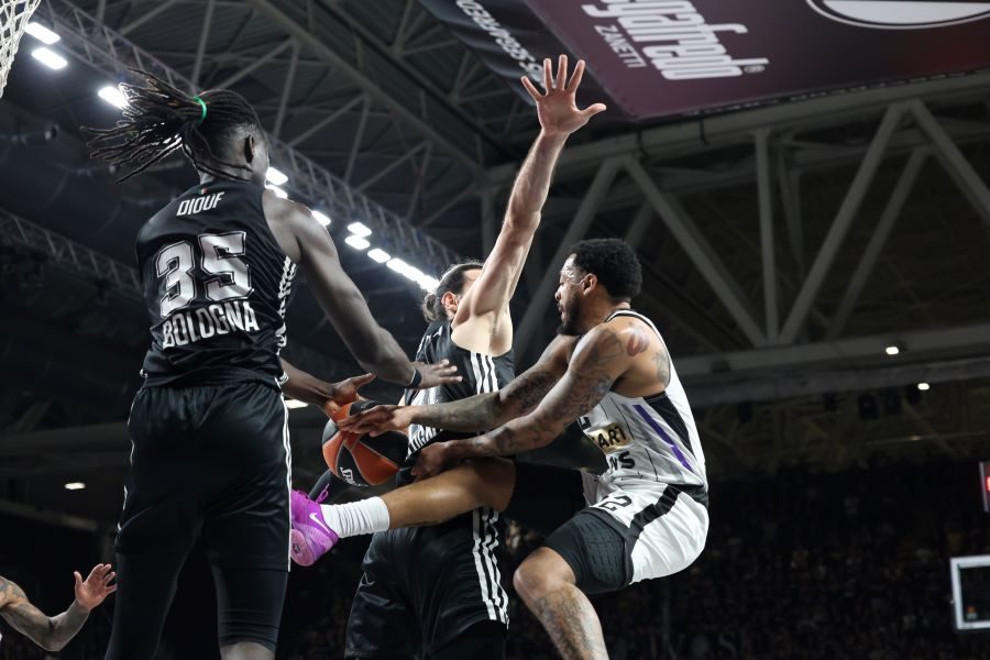 „PARNI VALJAK“ NASTAVLJA DA MELJE U GOSTIMA Partizan slavio u Bolonji! Crno-beli preko Virtusa gledaju ka nokaut fazi
