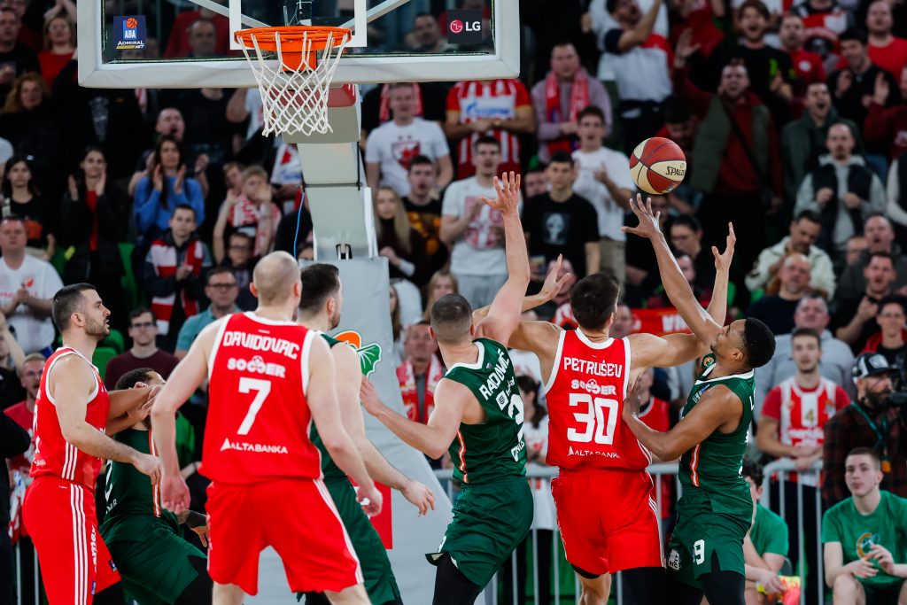 ZVEZDA PALA NA ČETVRTO MESTO Crveno-beli poraženi u Ljubljani – Sferopulosova ekipa je u krizi! (VIDEO)