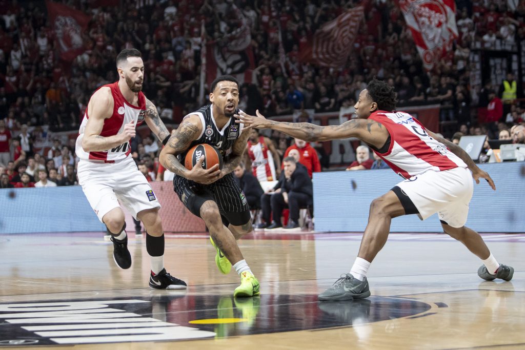 POLUVREME Crno-beli moraju bolje u nastavku! Olimpijakos ubedljivo vodi posle 20 minuta igre…