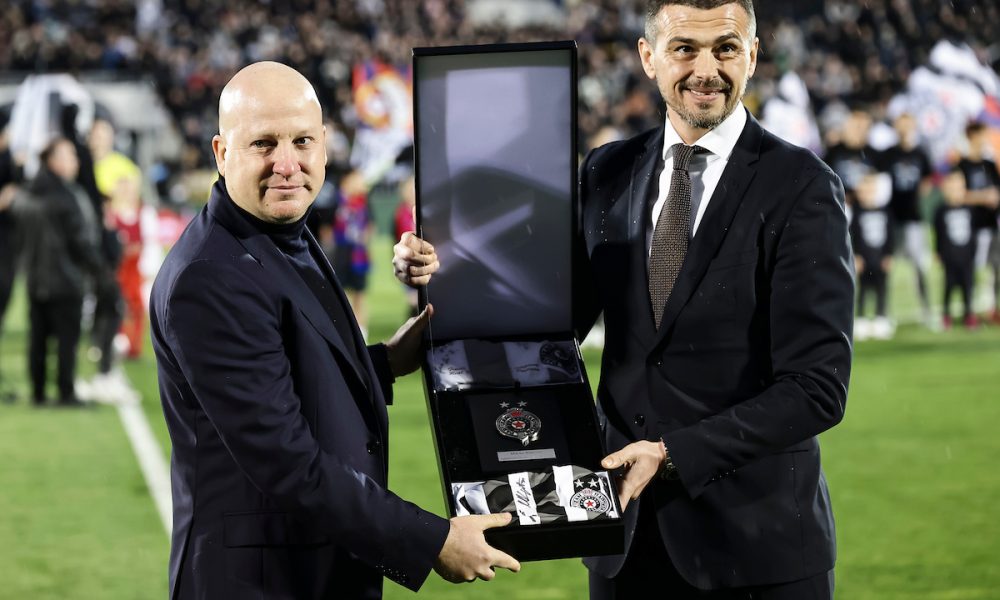 Grmi Humska kao nekada, spektakularan doček za Marka Nikolića i fudbalere CSKA (VIDEO)