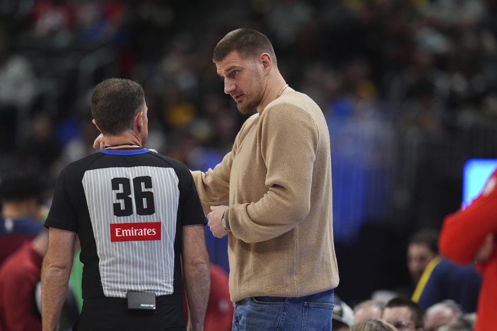 Jokić se u „civilki“ prepirao sa sudijom
